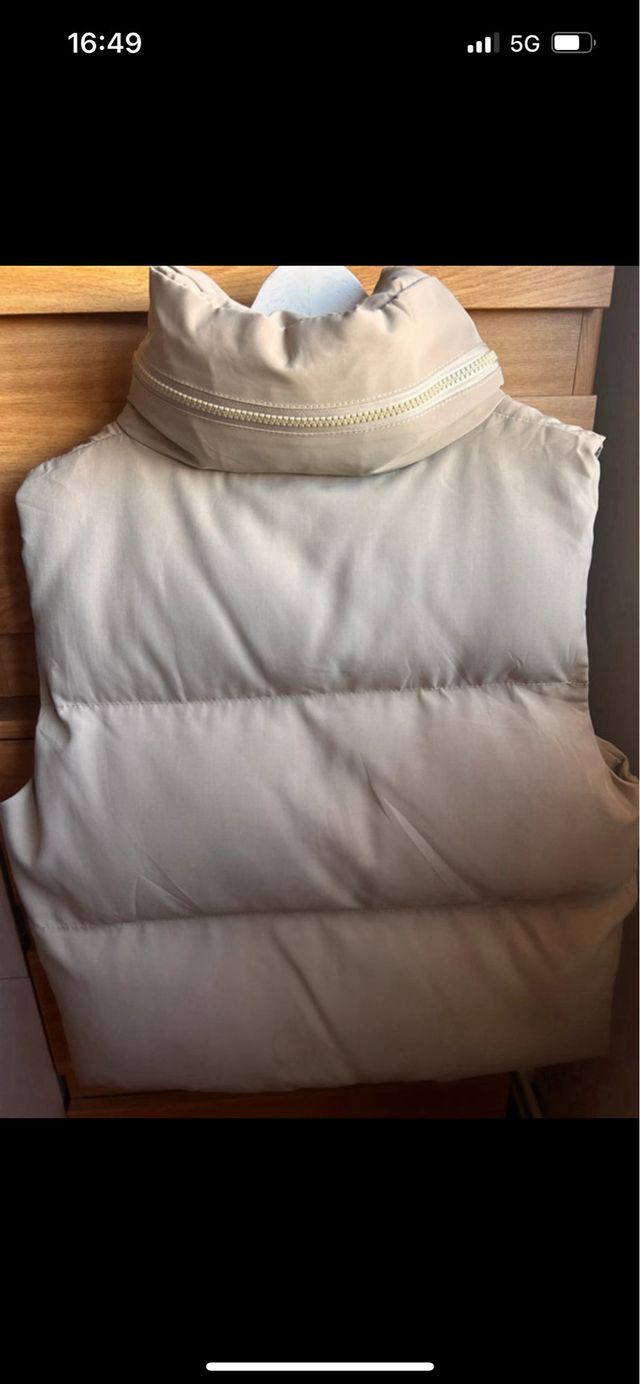 Chaleco acolchado beige mujer