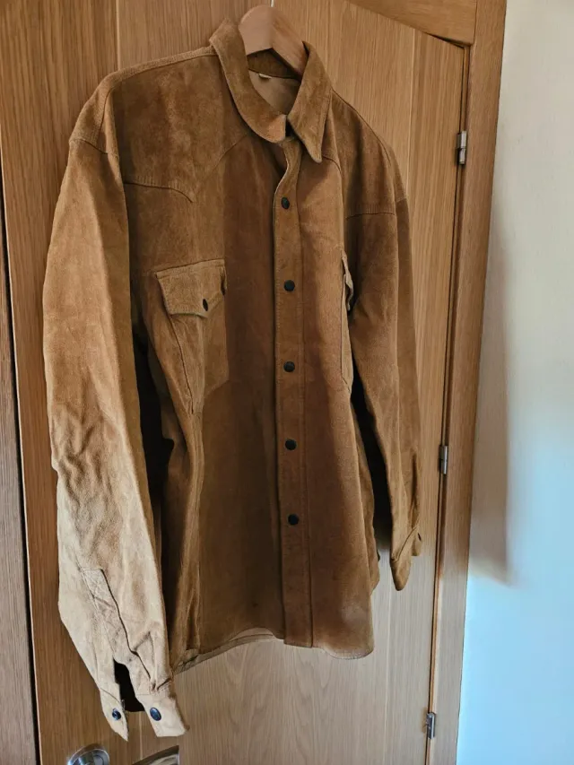 Chaqueta de piel marrón