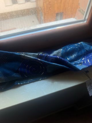 Foulard azul con detalles dorados