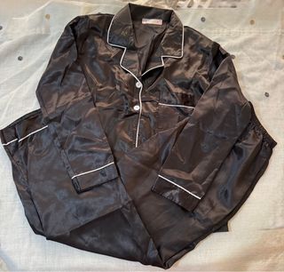 Pijama elegante de satén