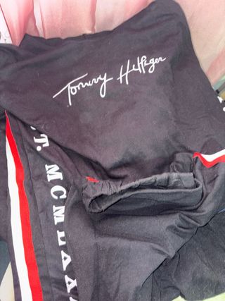 Conjunto Tommy Hilfiger Negro y Rojo