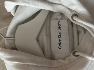 Sudadera Calvin Klein Blanca Logo Plateado