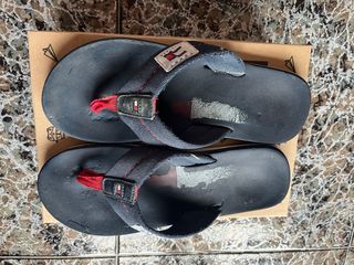 Chanclas Tommy Hilfiger Negras y Rojas