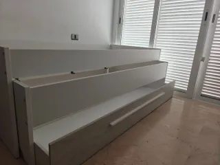 Letto a castello con grande cassettiera