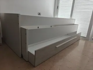 Letto a castello con grande cassettiera