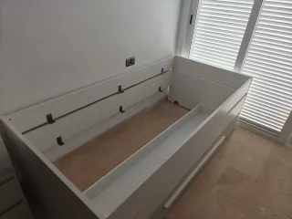 Letto a castello con grande cassettiera