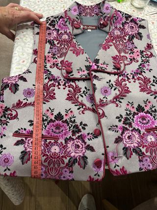 Traje Saraguei Floral Gris y Rosa