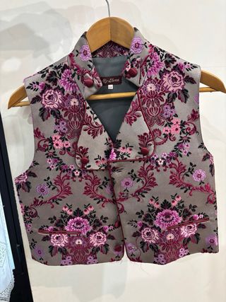 Traje Saraguei Floral Gris y Rosa