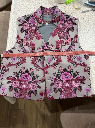 Traje Saraguei Floral Gris y Rosa