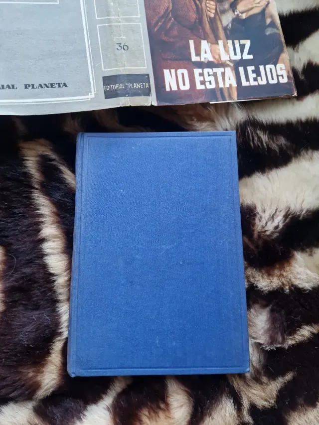 Libro vintage La luz no está lejos