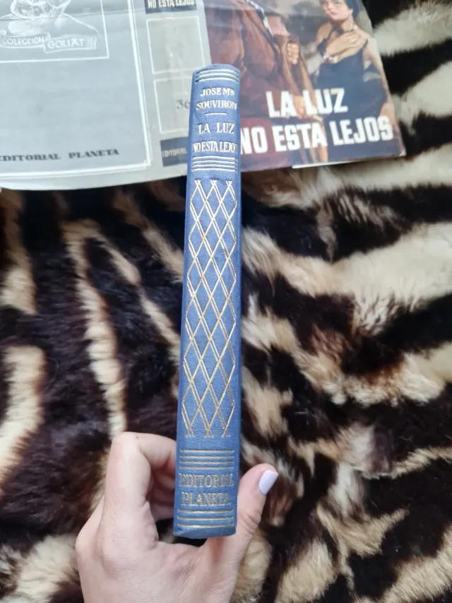 Libro vintage La luz no está lejos