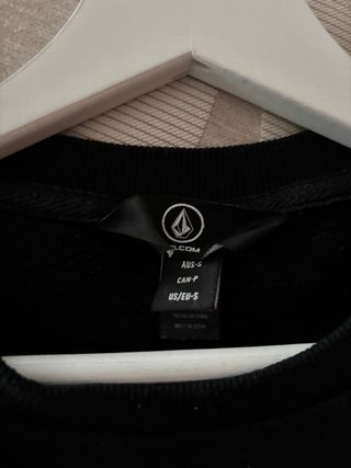 Sudadera Volcom Negra y Dorada