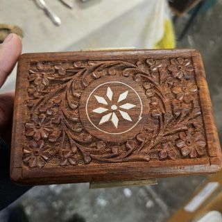 Scatola portagioie in legno intagliato, sconto