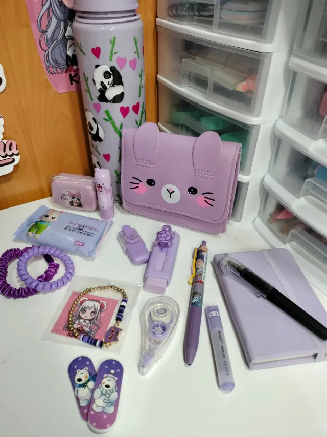 Material escolar kawaii morado