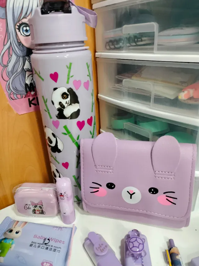 Material escolar kawaii morado