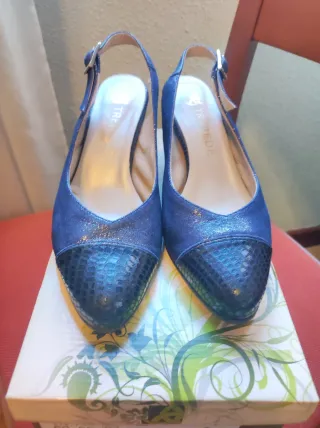 Zapatos de tacón Trebede azul y negro