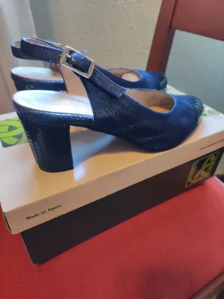 Zapatos de tacón Trebede azul y negro