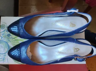 Zapatos de tacón Trebede azul y negro
