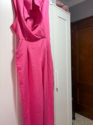 Mono rosa sin mangas