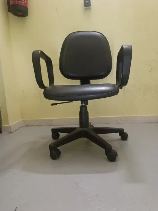 Silla de escritorio negra