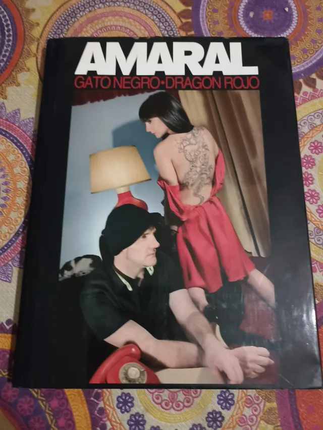 Amaral Doble CD-Libro Gato Negro, Dragón Rojo