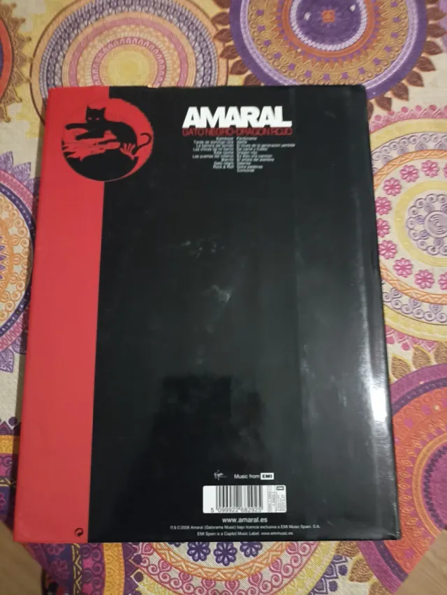 Amaral Doble CD-Libro Gato Negro, Dragón Rojo