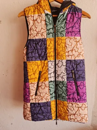 Chaleco largo con capucha multicolor