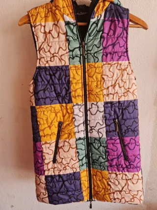 Chaleco largo con capucha multicolor