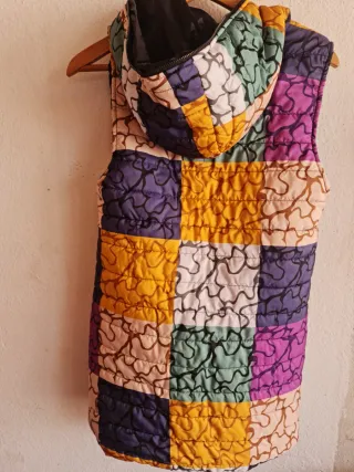 Chaleco largo con capucha multicolor