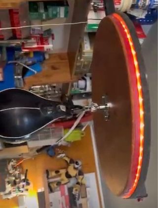 Pera boxeo, banco y barra con pesas