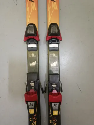 Esquís con fijaciones Salomon