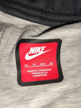 Conjunto Nike Tech Gris y Negro Talla XS
