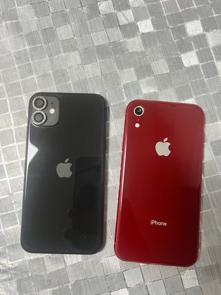 iPhone 11 Nero e iPhone XR Rosso