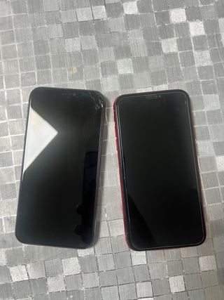iPhone 11 Nero e iPhone XR Rosso