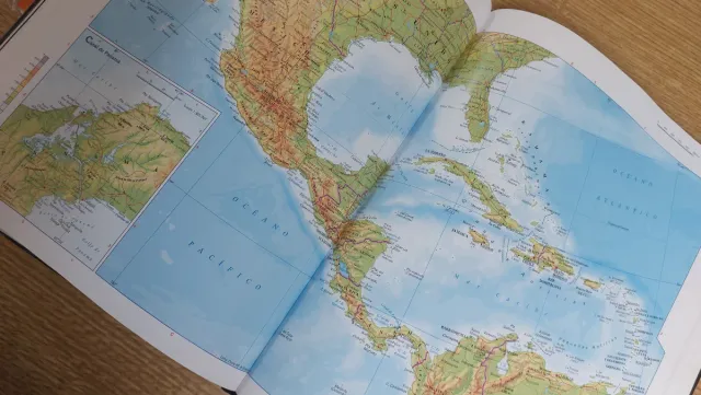 ATLAS GEOGRAFICO ESPAÑA Y MUNDO N/C (Spanish E...