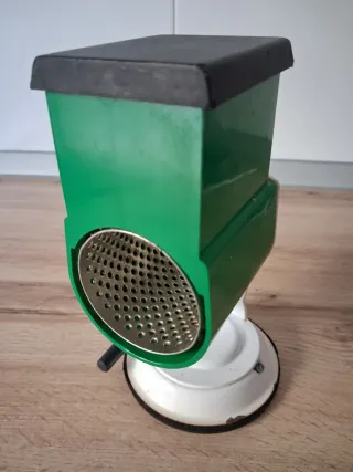 Rallador pan vintage verde y blanco