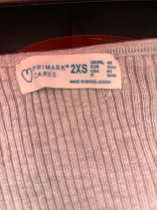 camiseta beige talla s  camiseta gris XXS