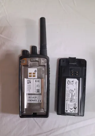 Walkie Talkie Motorola XT420 + Batería sin Cargado