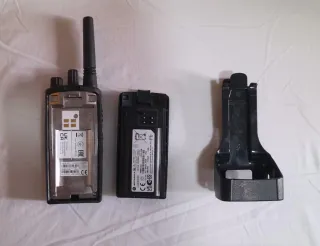 Walkie Talkie Motorola XT420 + Batería sin Cargado