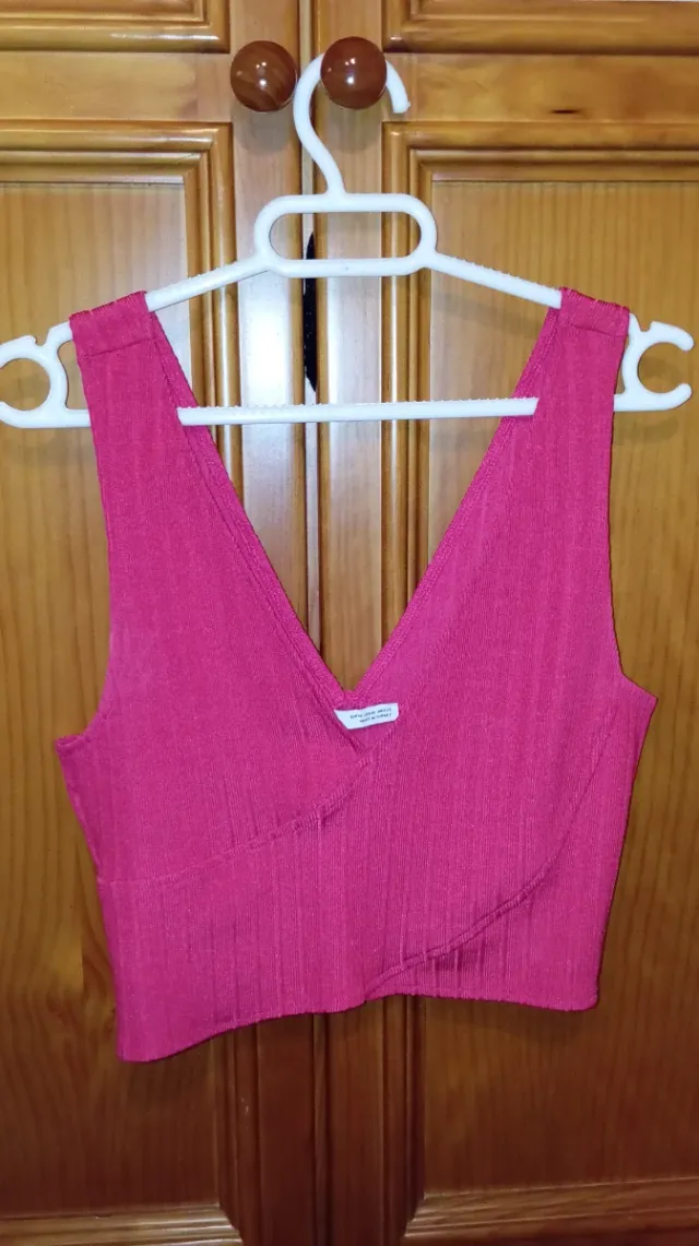 Top asimétrico fucsia