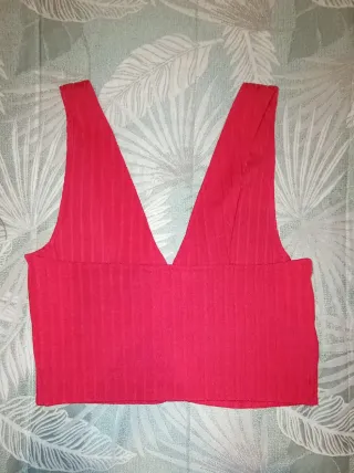 Top asimétrico fucsia