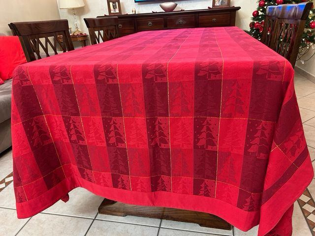 Tovaglia natalizia rossa con alberi