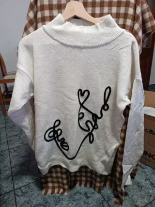 Jersey blanco con dibujo negro