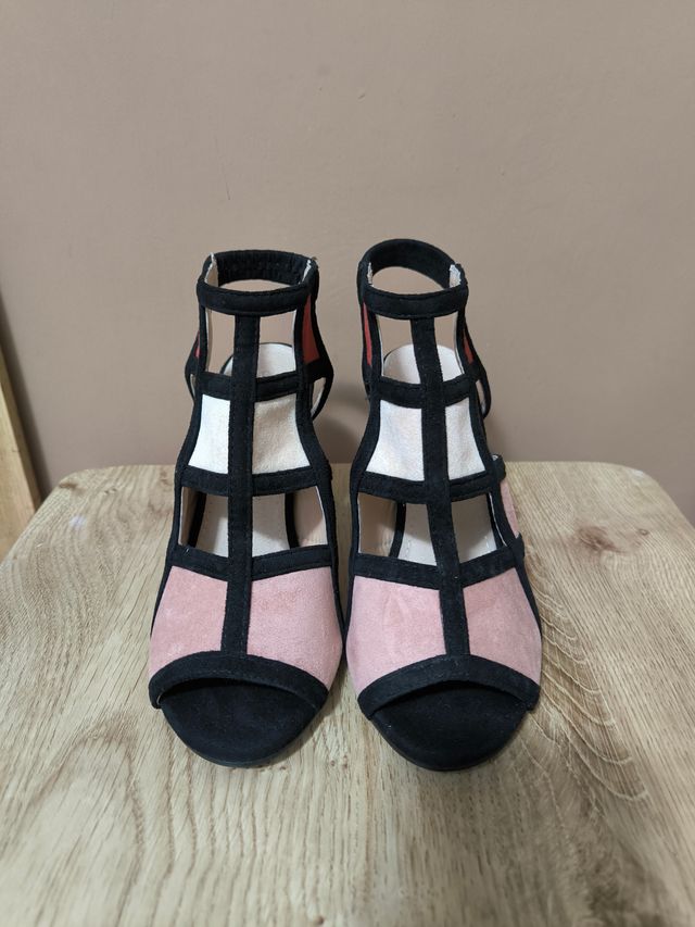 SIN ESTRENAR Sandalias de tacón