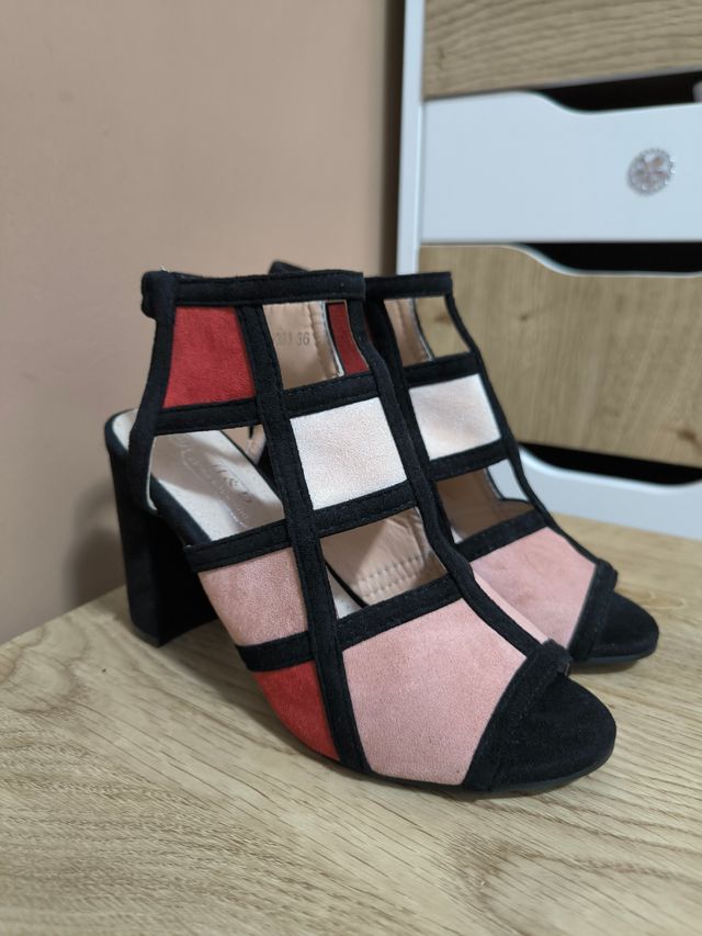 SIN ESTRENAR Sandalias de tacón