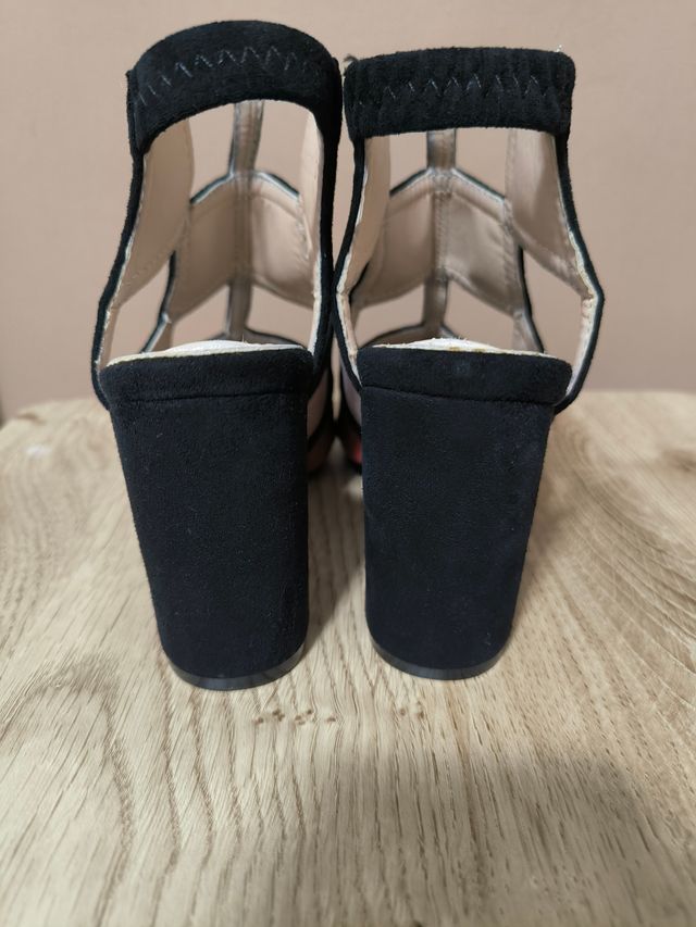 SIN ESTRENAR Sandalias de tacón