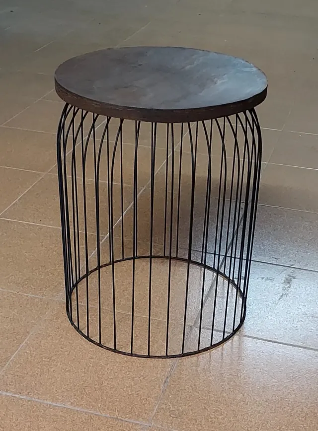 Mesa auxiliar diseño metal y madera