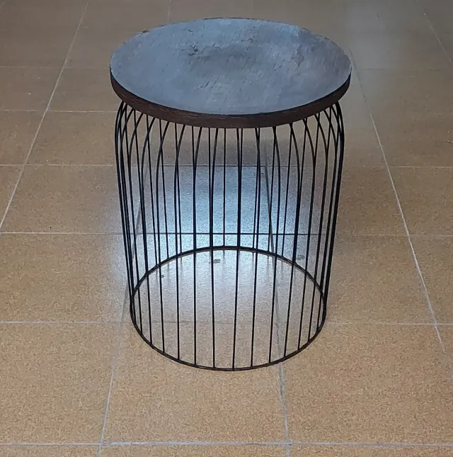 Mesa auxiliar diseño metal y madera