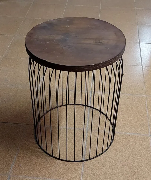 Mesa auxiliar diseño metal y madera