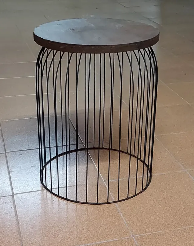 Mesa auxiliar diseño metal y madera